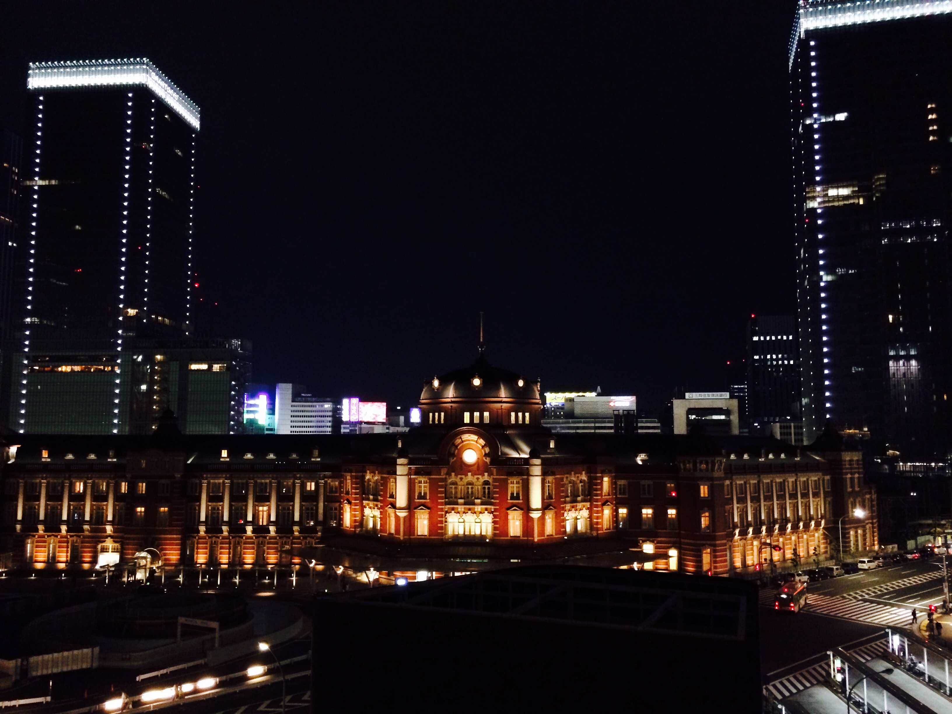 福祉車両でデート、旅行　東京駅夜景、丸ビル